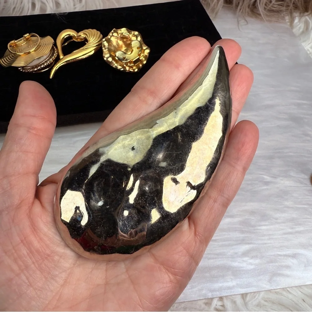 Large Vintage aged goldtone, hammered accent, scarf clip